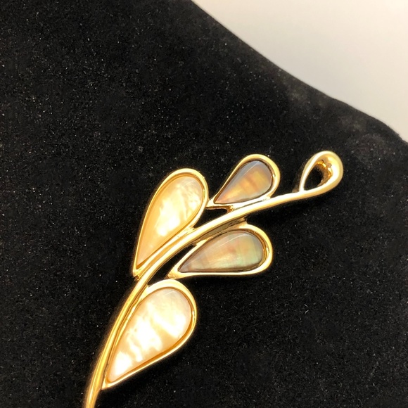 Rare Vintage Butler Abalone Shell & Mother of Pearl Leaves Brooch and Earrings - Picture 2 of 6